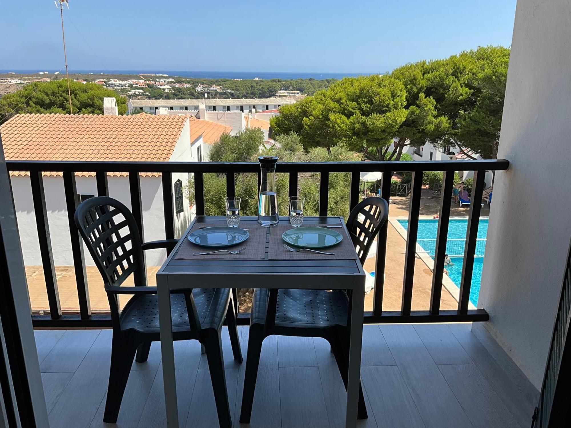 Vistas Al Mar Y La Piscina Apartment Arenal d'en Castell Luaran gambar