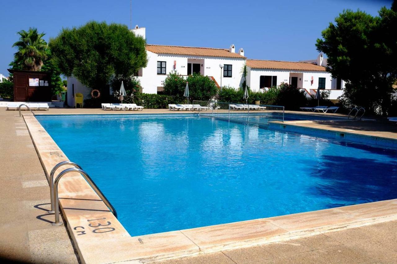 Vistas Al Mar Y La Piscina Apartment Arenal d'en Castell Luaran gambar