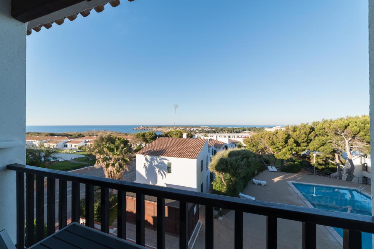 Vistas Al Mar Y La Piscina Apartment Arenal d'en Castell Luaran gambar